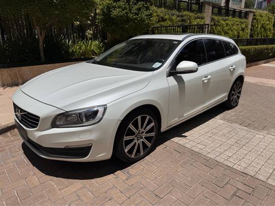 VOLVO V60 2.0 T5 MOMENTUM TURBO GASOLINA 4P AUTOMÁTICO